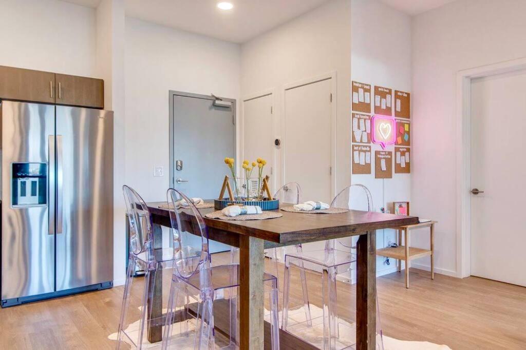 Stylish Downtown Condo W/ Pool & Parking Nashville Eksteriør billede