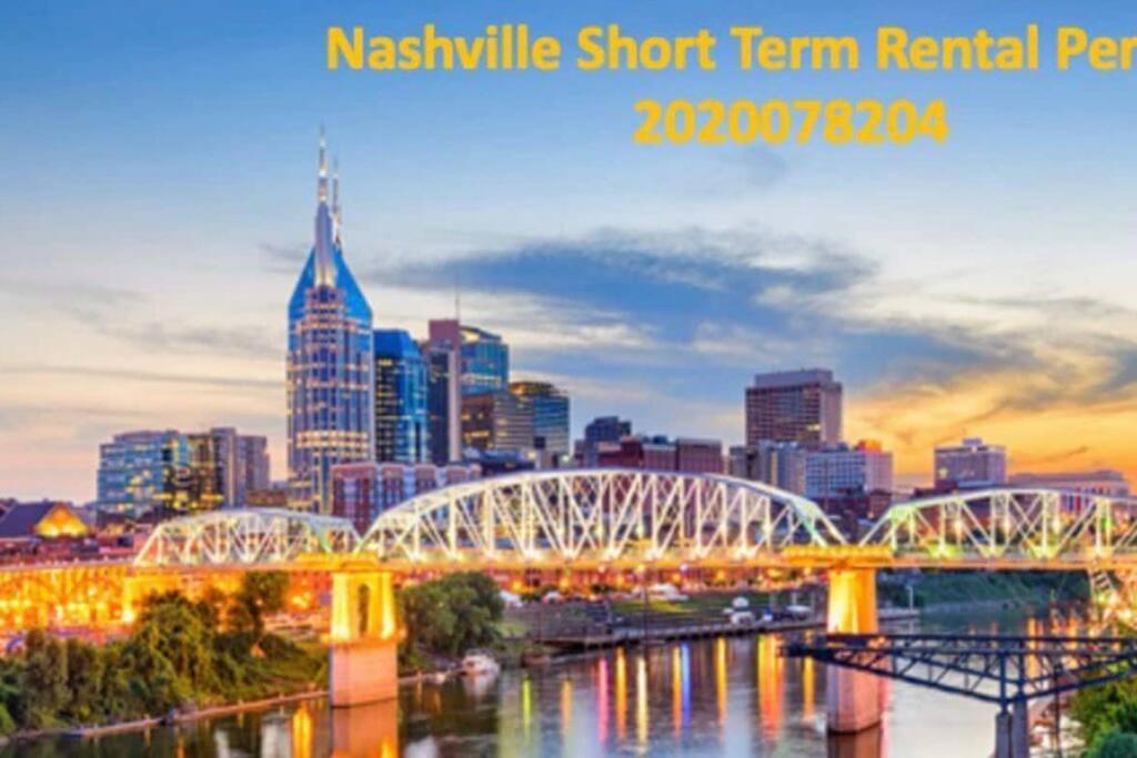 Stylish Downtown Condo W/ Pool & Parking Nashville Eksteriør billede