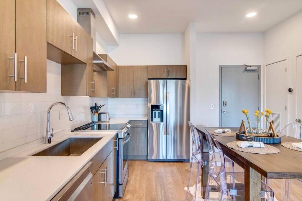 Stylish Downtown Condo W/ Pool & Parking Nashville Eksteriør billede