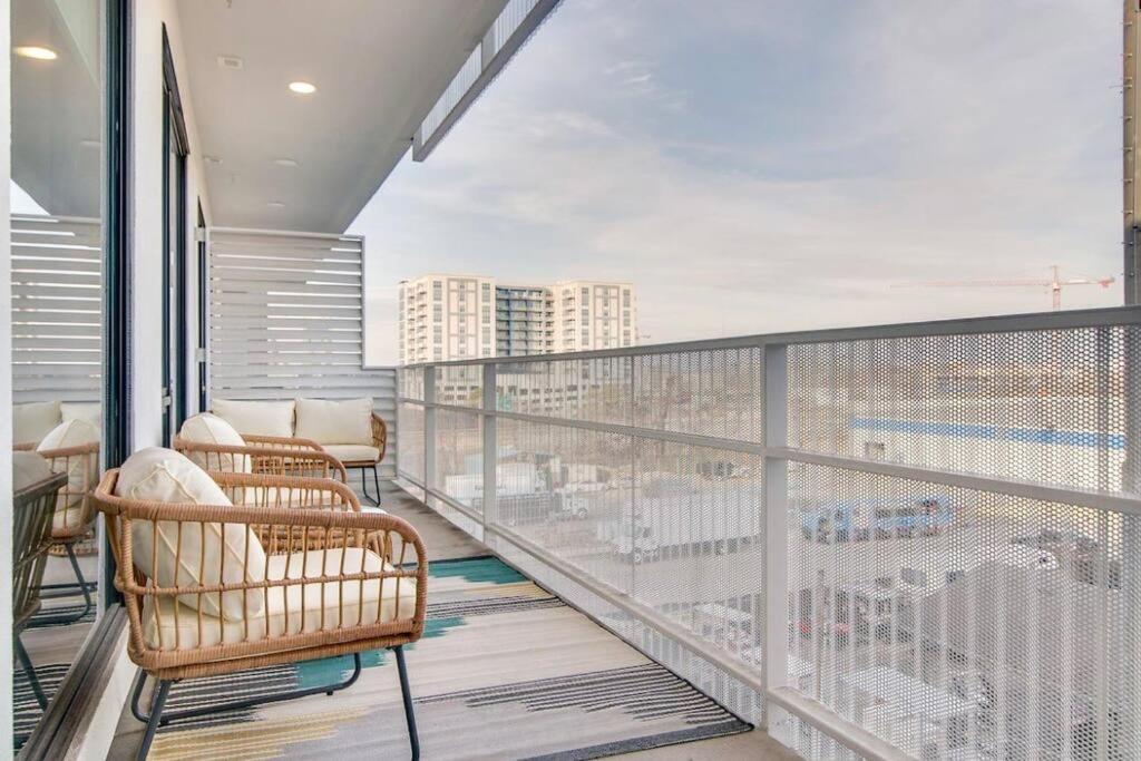 Stylish Downtown Condo W/ Pool & Parking Nashville Eksteriør billede