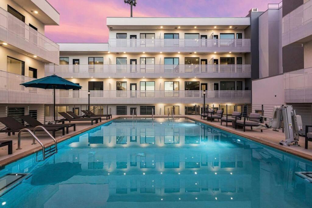 Stylish Downtown Condo W/ Pool & Parking Nashville Eksteriør billede