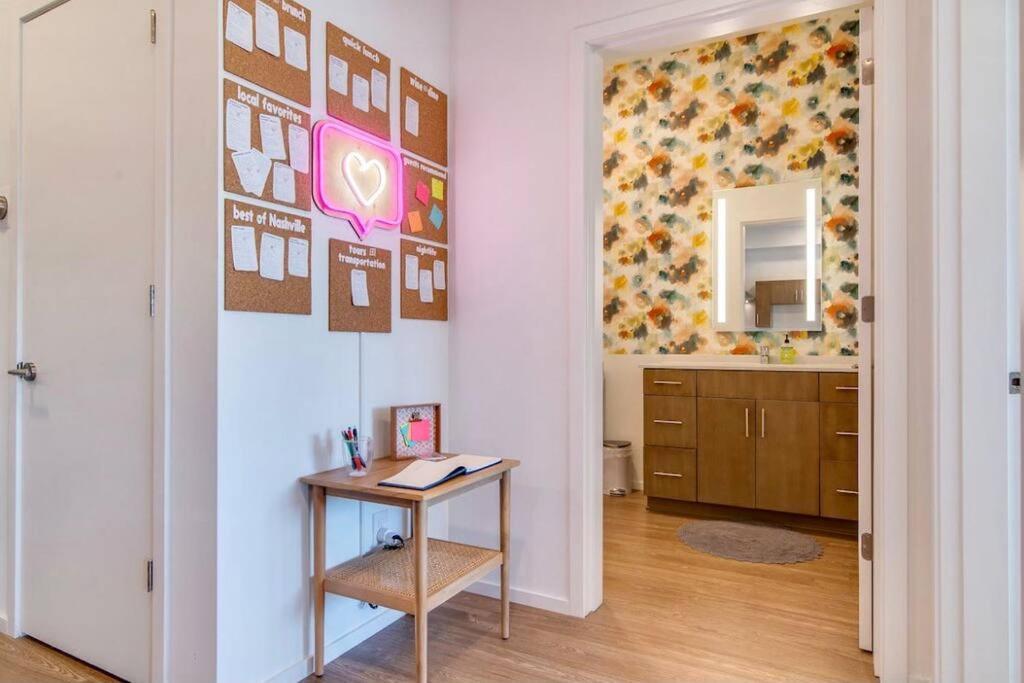 Stylish Downtown Condo W/ Pool & Parking Nashville Eksteriør billede