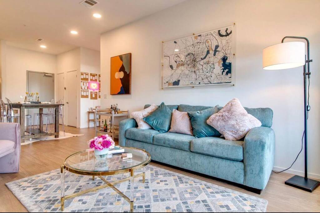 Stylish Downtown Condo W/ Pool & Parking Nashville Eksteriør billede