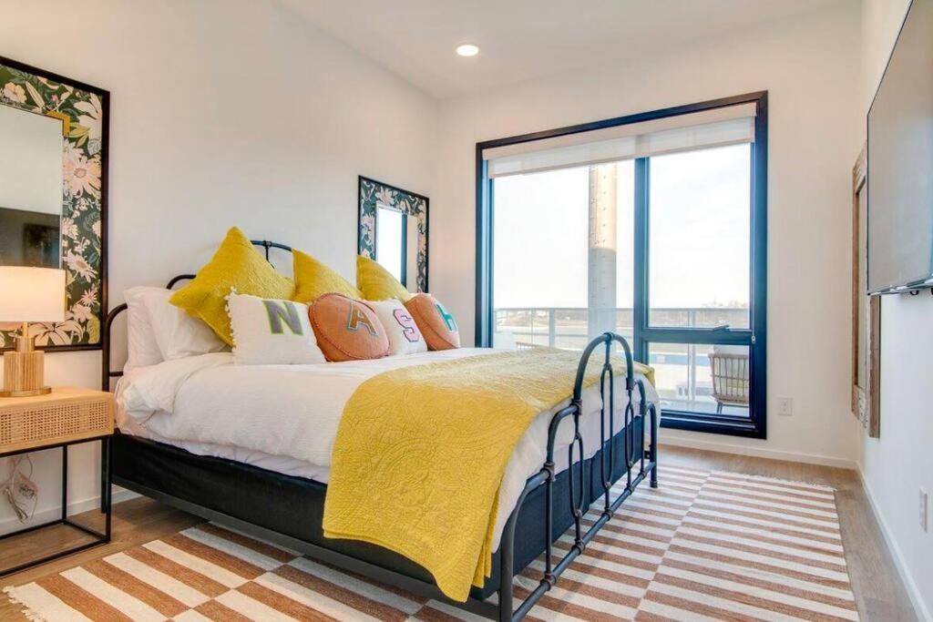 Stylish Downtown Condo W/ Pool & Parking Nashville Eksteriør billede